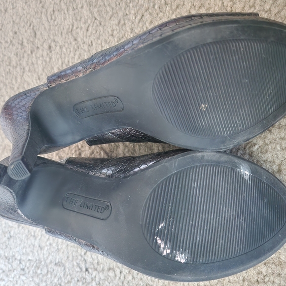 The Limited Brown Heels for a Sophisticated Look - Picture 3 of 3